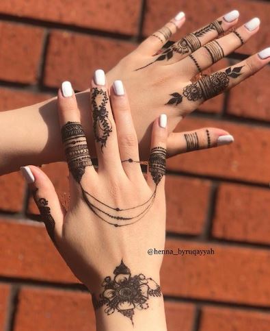 Minimalistic Mehndi Designs