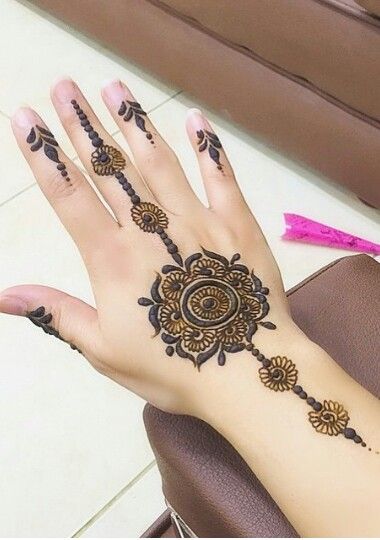 Minimalistic Mehndi Designs