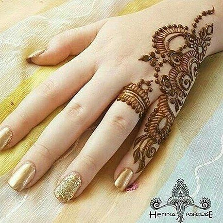 Minimalistic Mehndi Designs