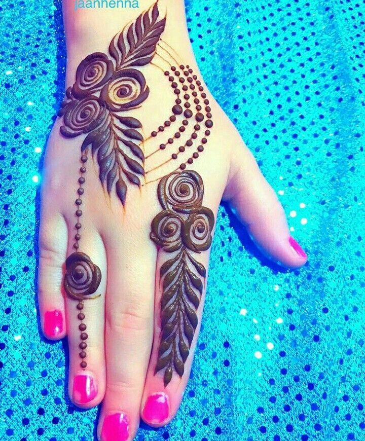 decent mehndi design