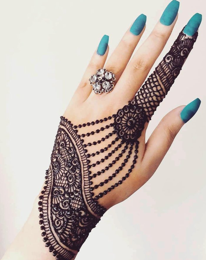 decent mehndi design