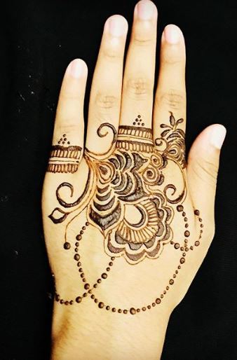 decent mehndi design