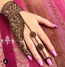 decent mehndi design