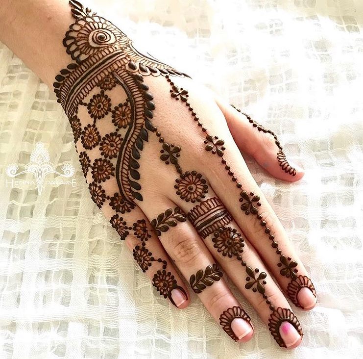 decent mehndi design