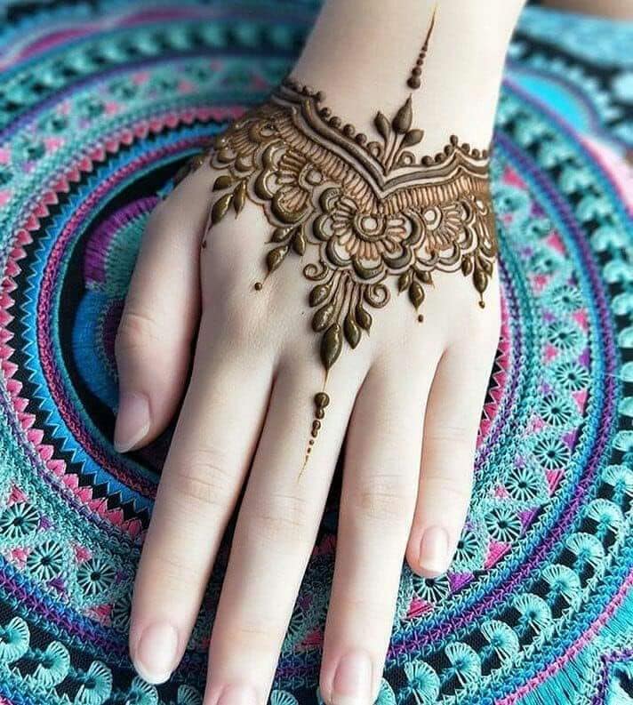 decent mehndi design