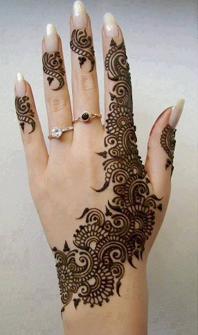 decent mehndi design