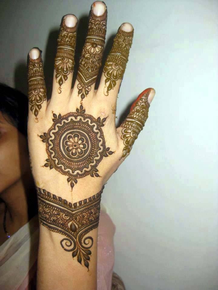 decent mehndi design