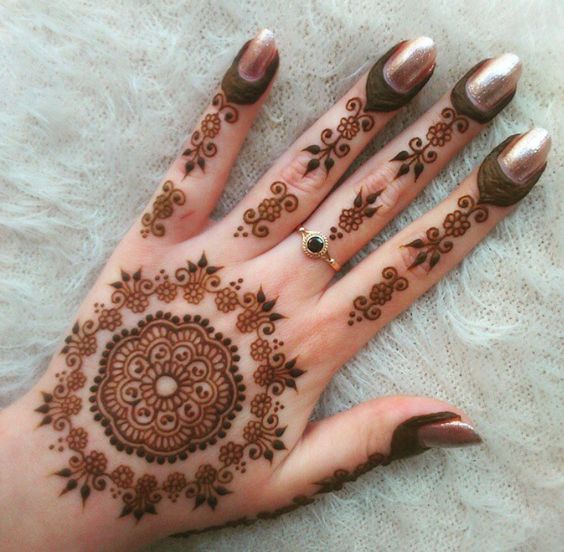 decent mehndi design