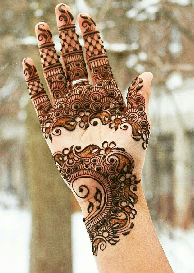 decent mehndi design