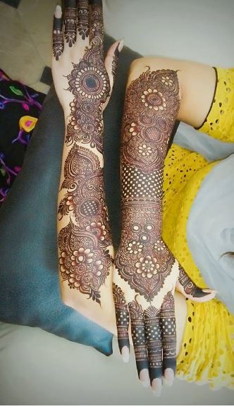 decent mehndi design