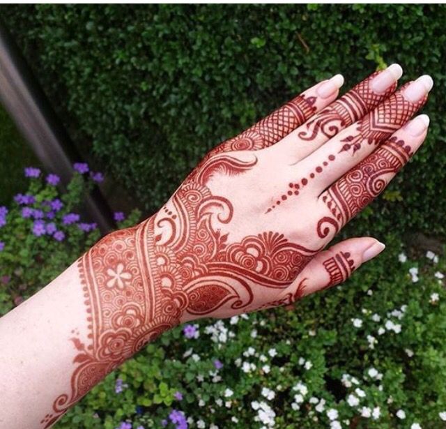 decent mehndi design