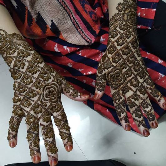 decent mehndi design