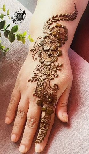 decent mehndi design