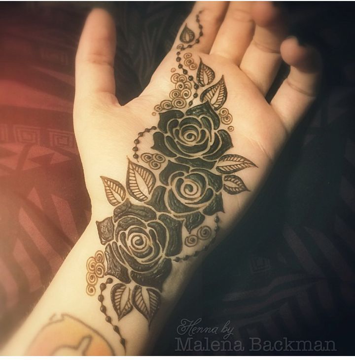 decent mehndi design