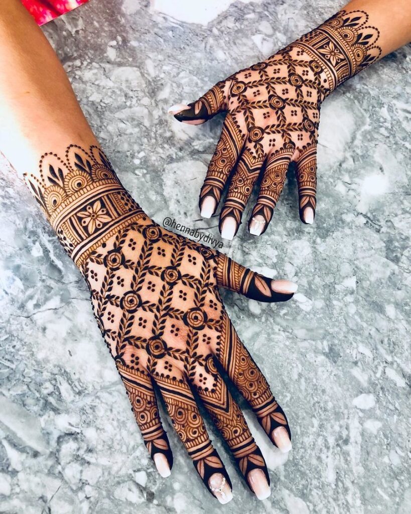 decent mehndi design