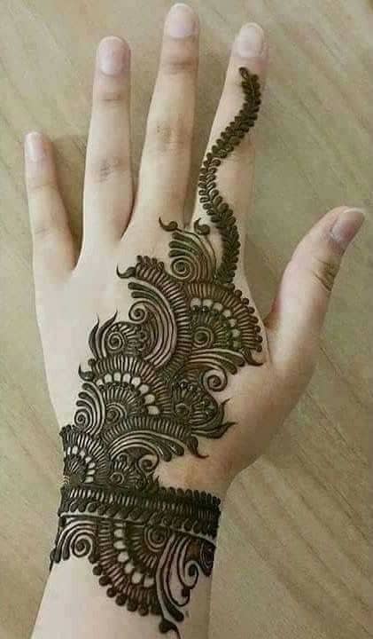 decent mehndi design