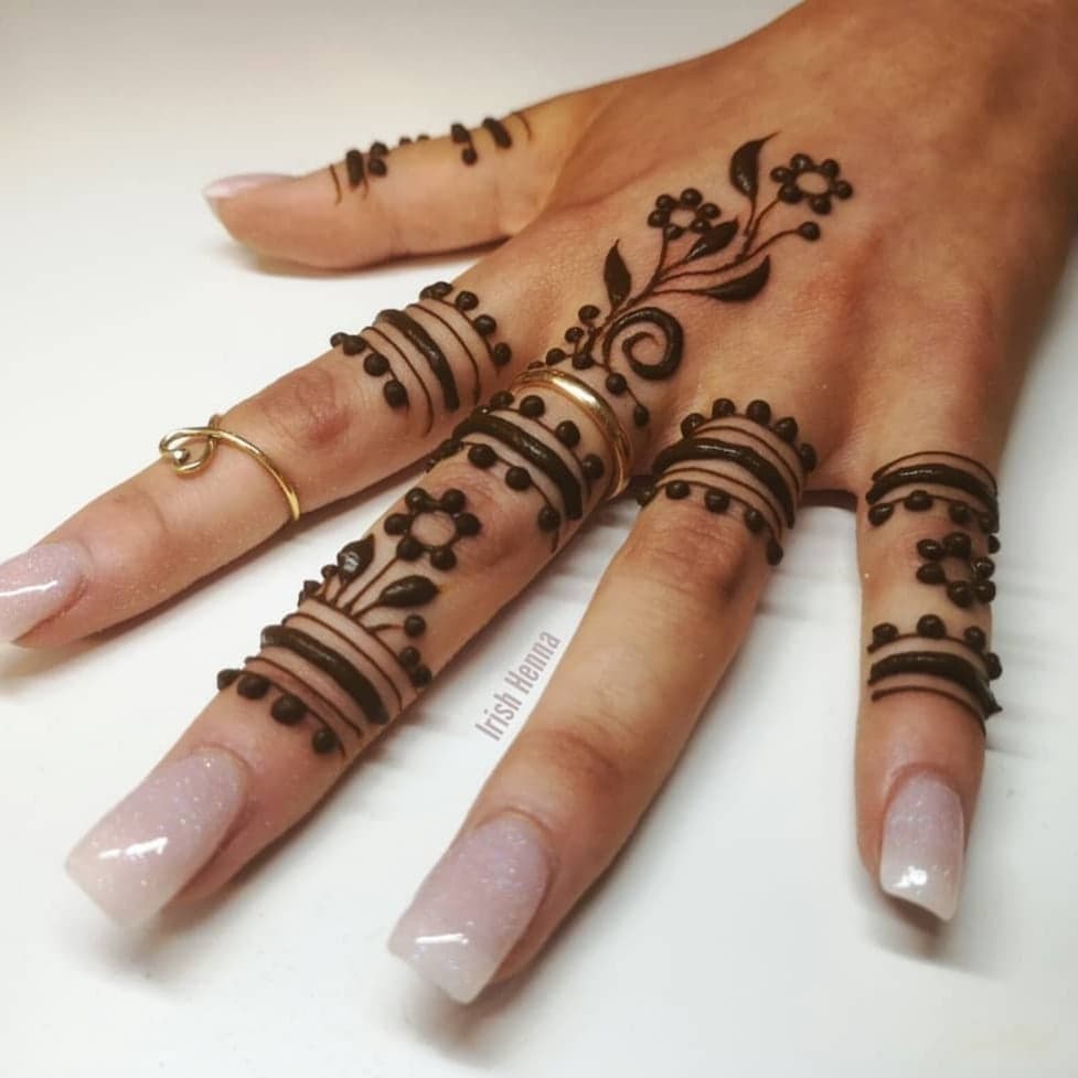 decent mehndi design