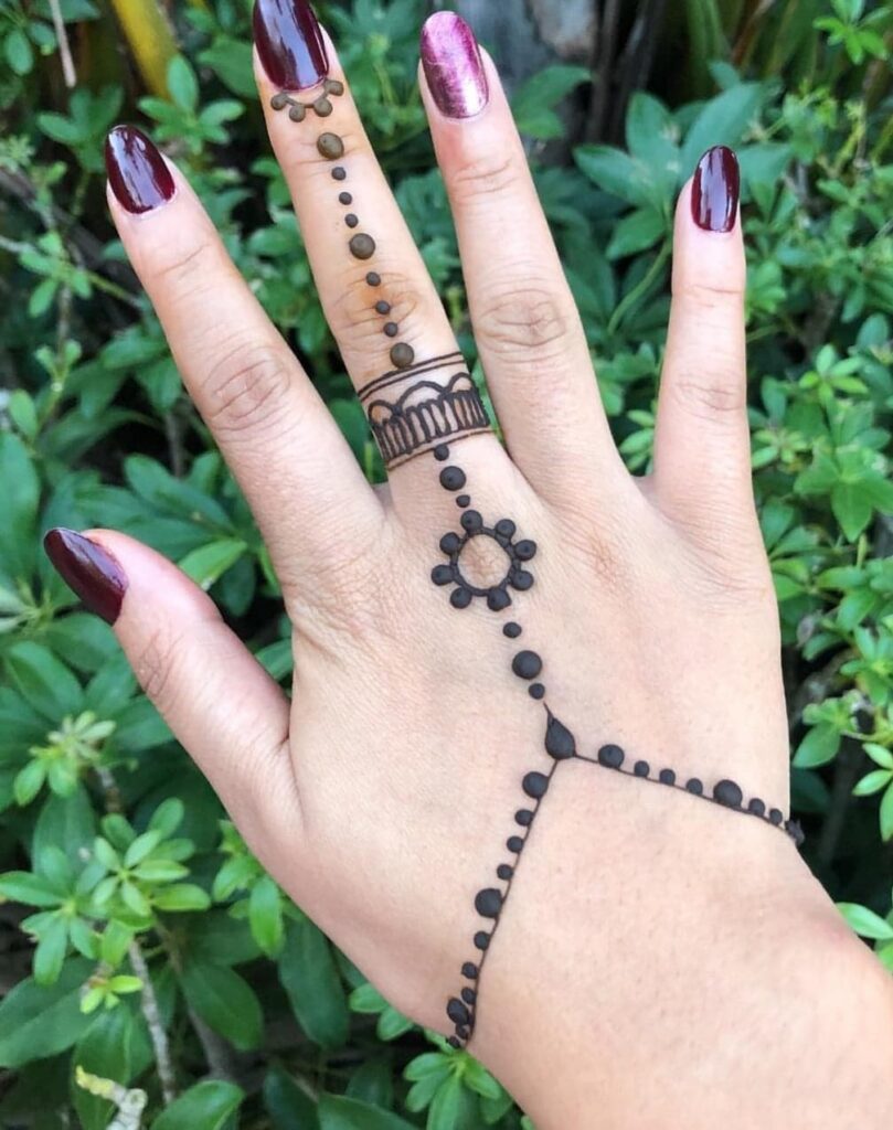 decent mehndi design