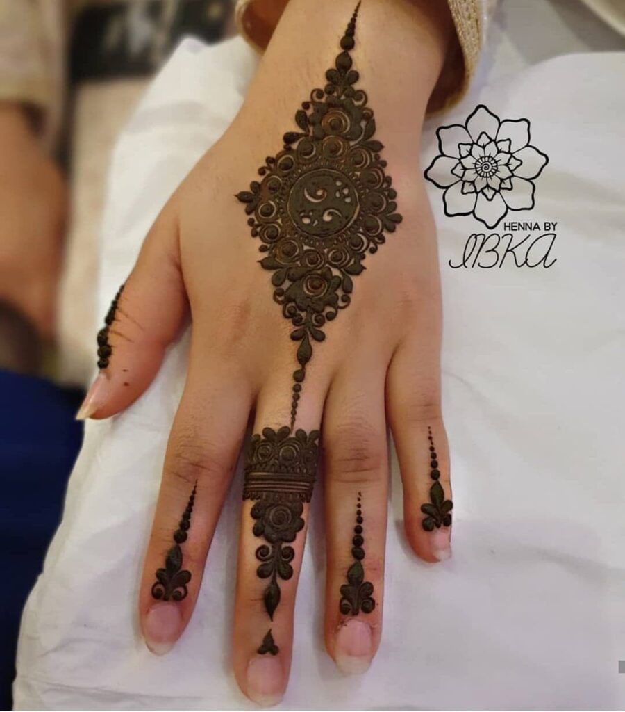 decent mehndi design