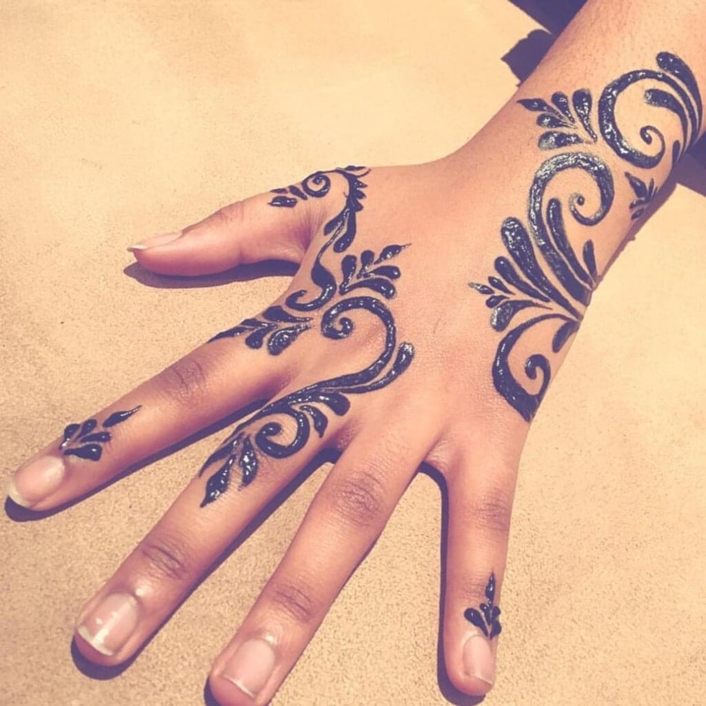 decent mehndi design