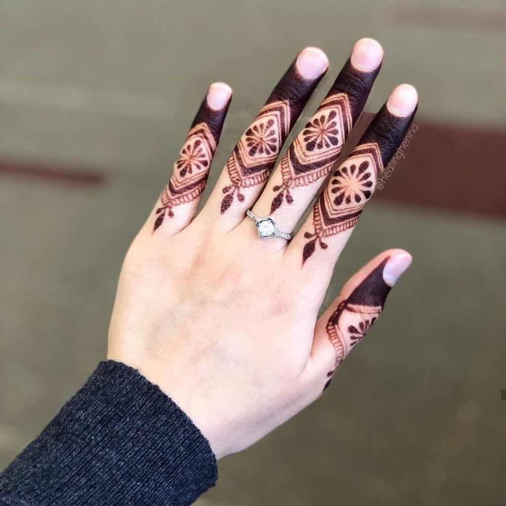 decent mehndi design