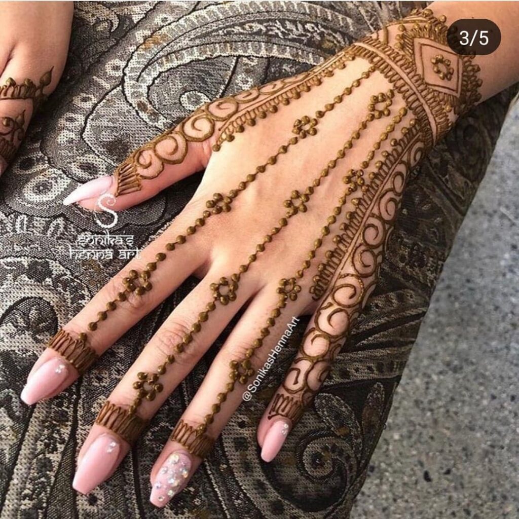 decent mehndi design