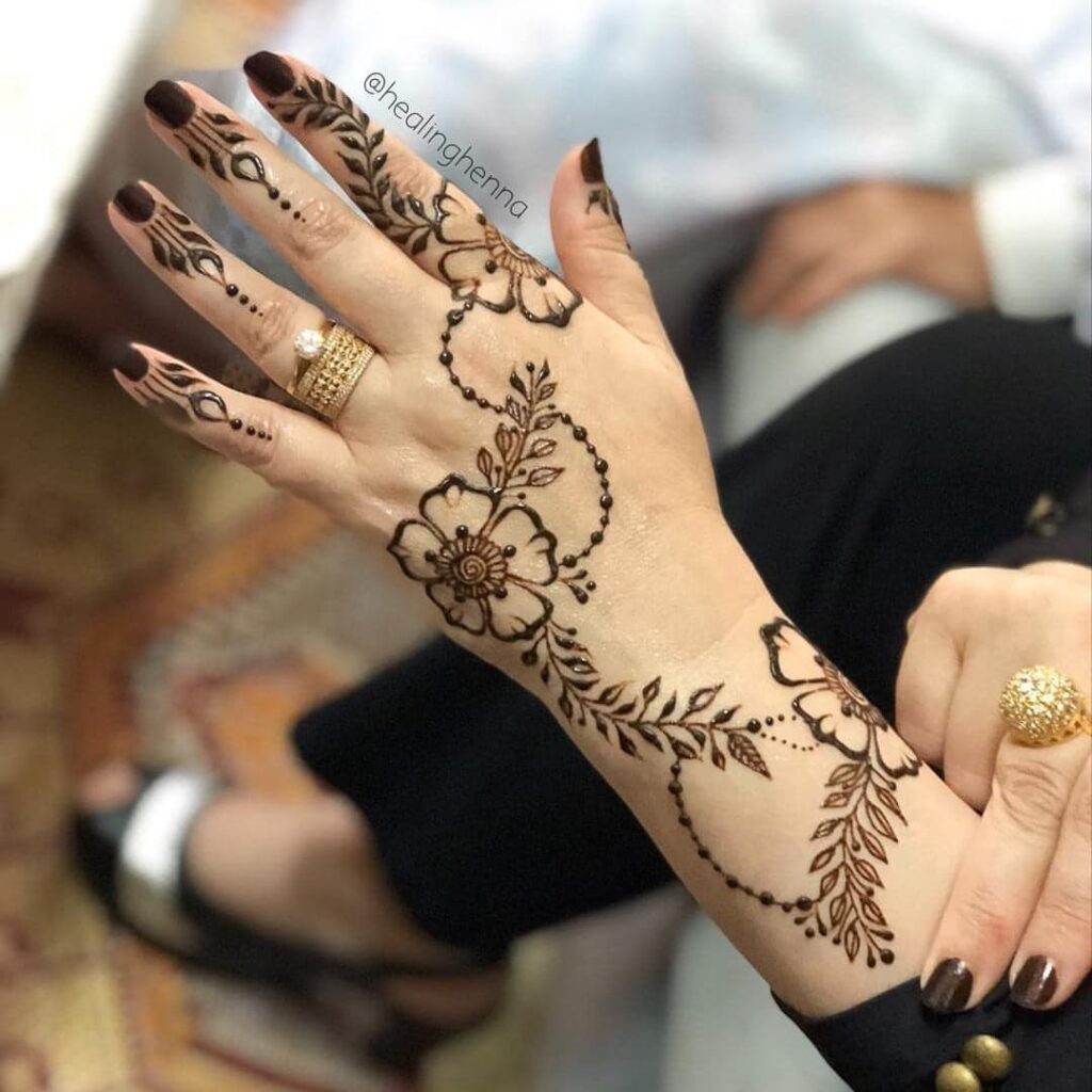 decent mehndi design