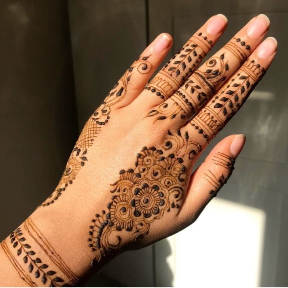 decent mehndi design