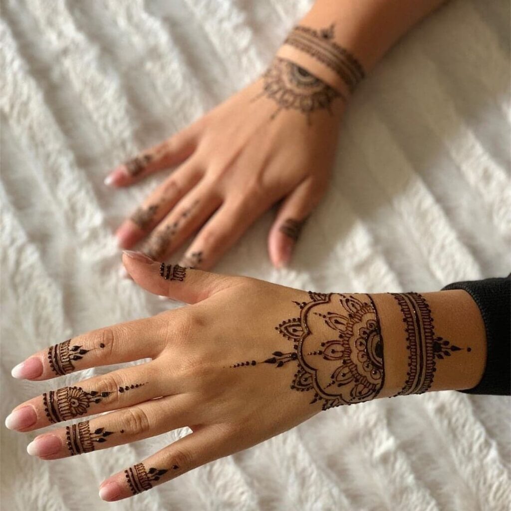 decent mehndi design