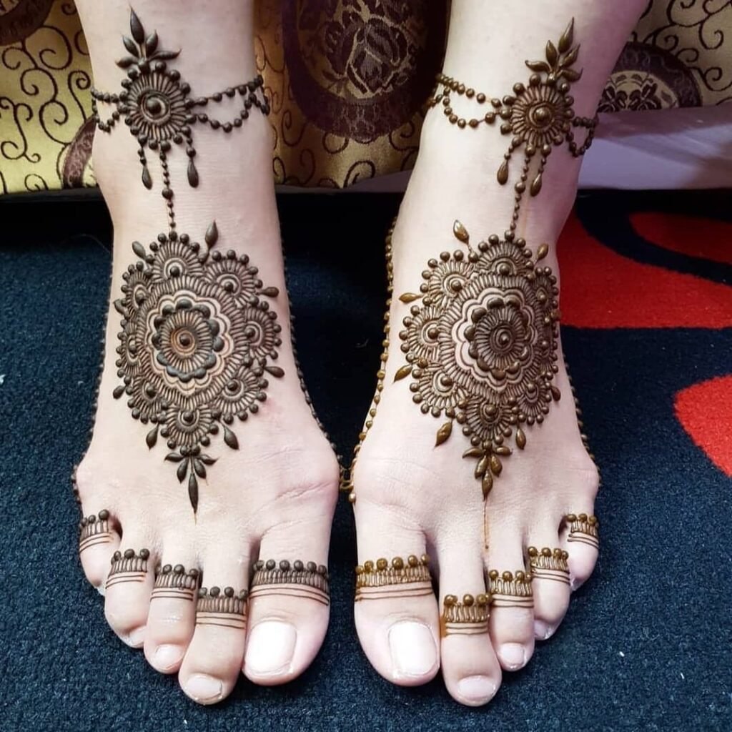 decent mehndi design