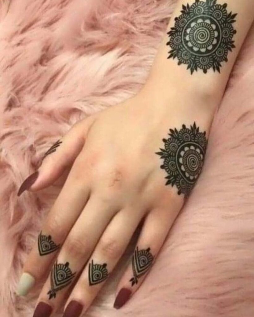 decent mehndi design