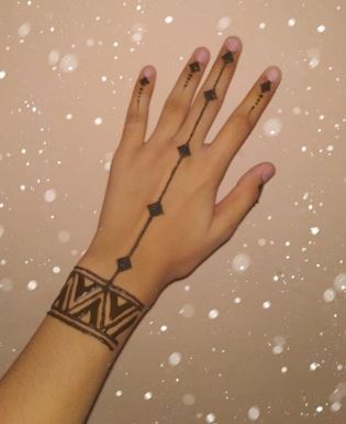 decent mehndi design