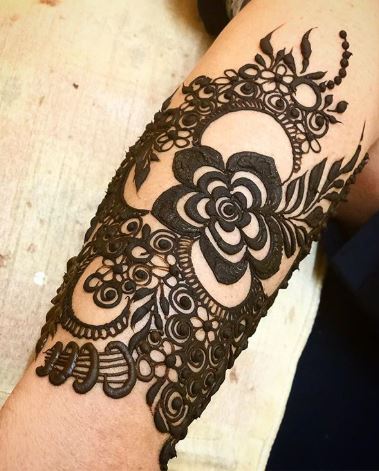 decent mehndi design