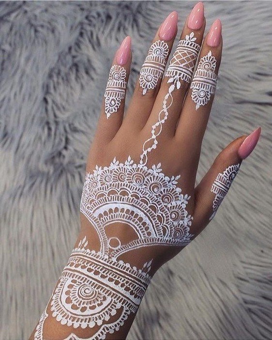 decent mehndi design