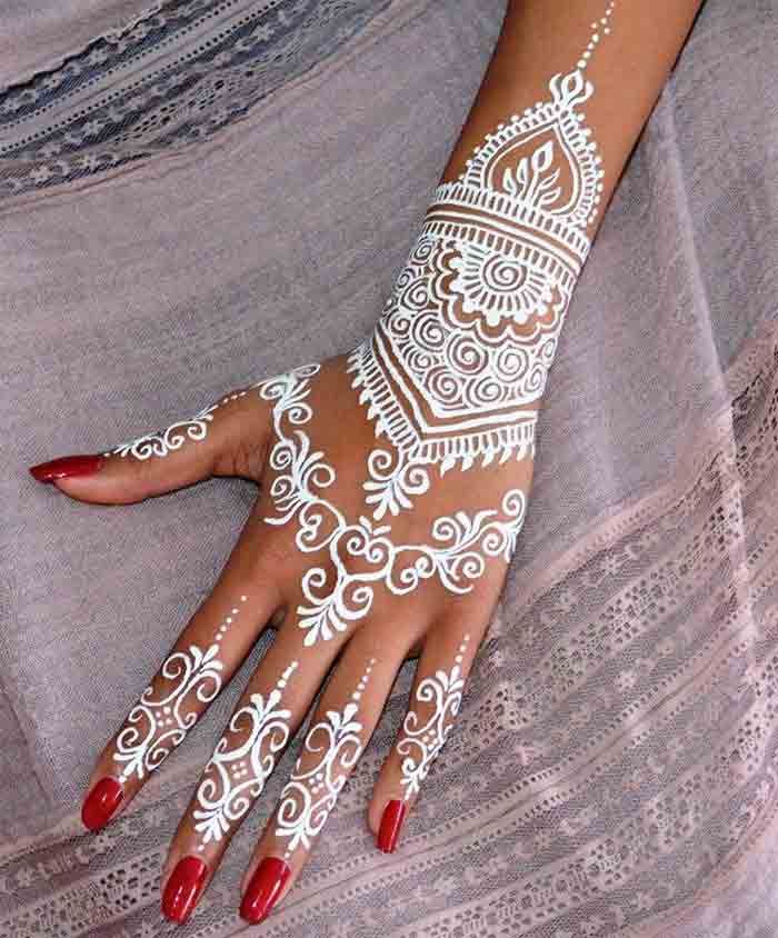 decent mehndi design